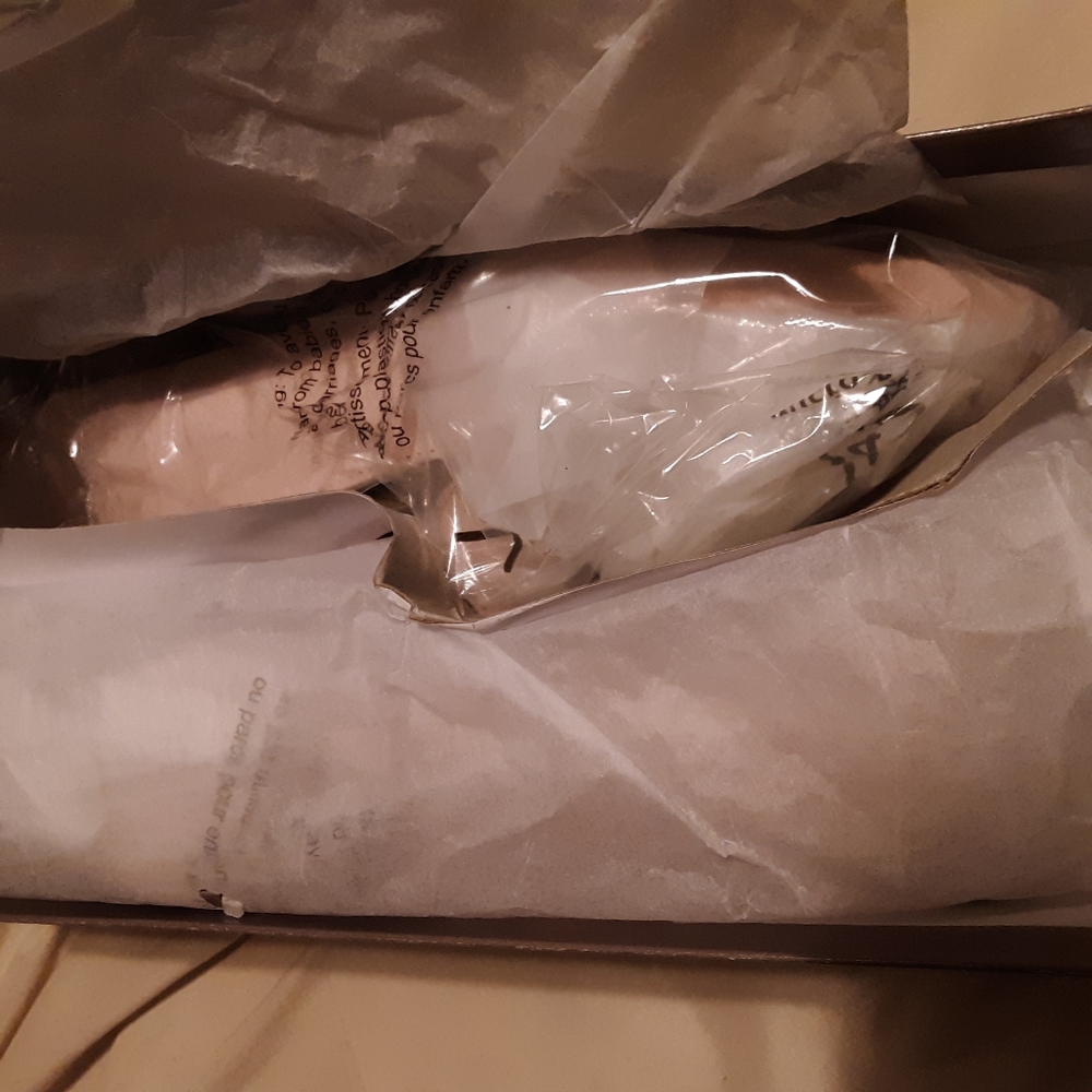 🎉HP🎉Loft Dim Rose Bow Knot Loafers. - Picture 3 of 6